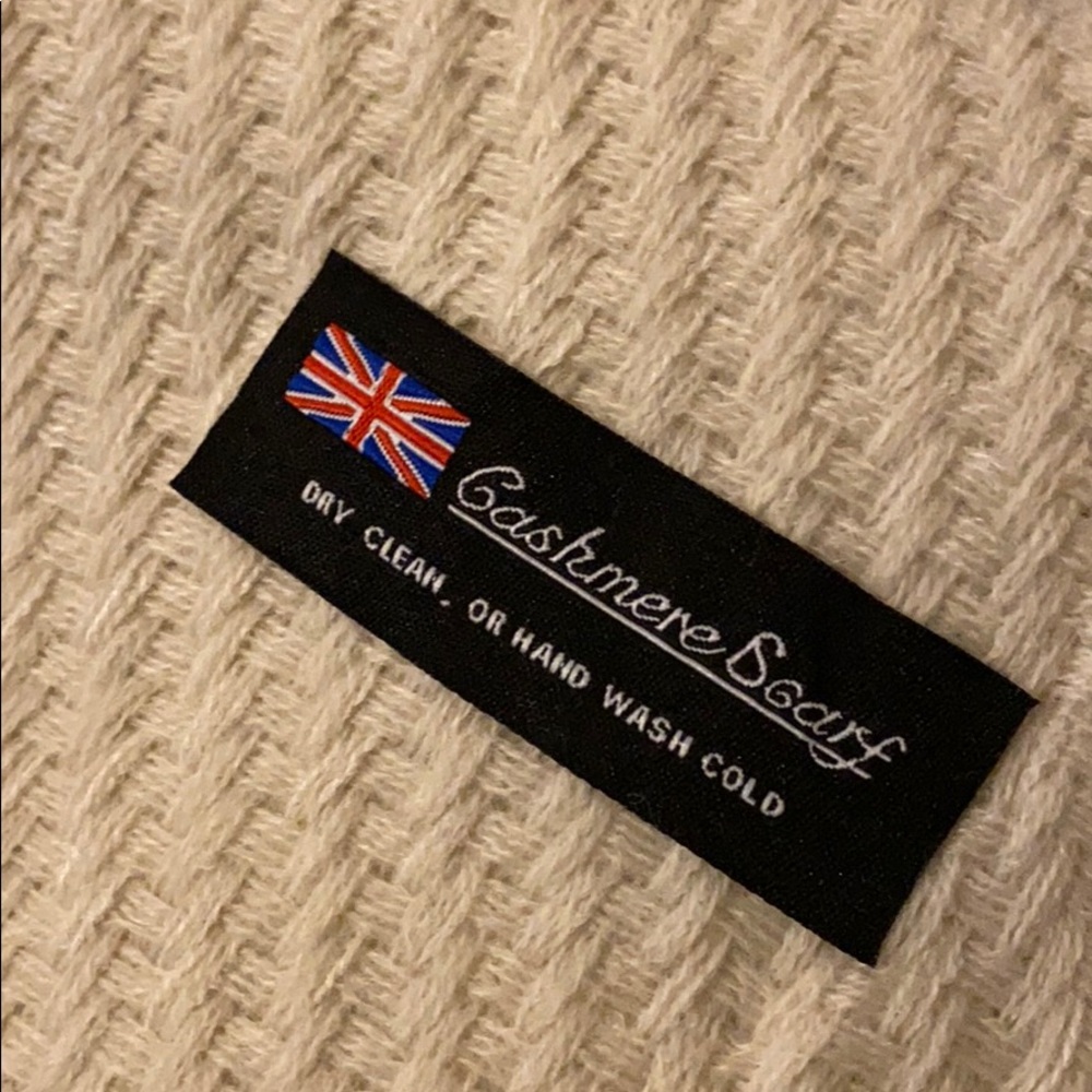 ✨RESTOCKED✨Gorgeous oversized Cashmere scarf/shawl - Picture 9 of 9